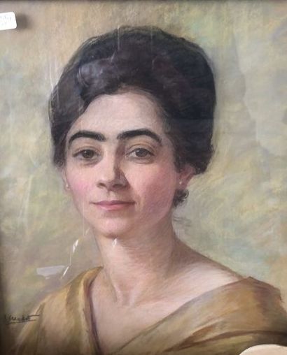 R. MADEF (XXème siècle). 
Portrait de femme,...