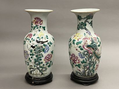 Chine, Paire de vases en porcelaine
De forme...
