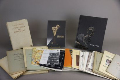 Lot comprising 31 sales catalogs and documentations...