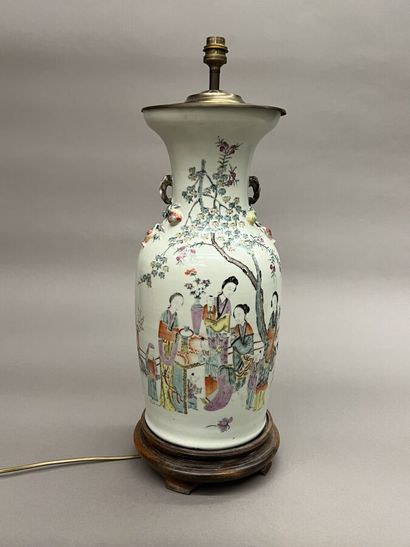 CHINE XIXème siècle
Vase balustre en porcelaine...