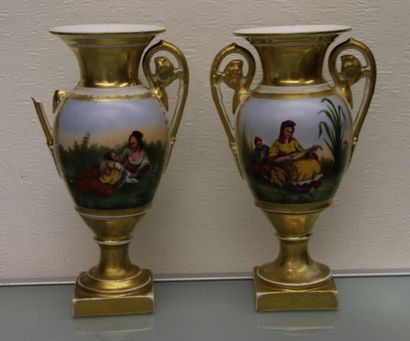 PARIS, XIXeme siècle
Paire de vases fuseaux...