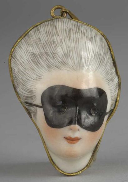 null Médaillon représentant le visage d' une femme masquée en porcelaine, monture...