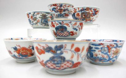 CHINE 18ème siècle Suite de sept sorbets en porcelaine à décor dit "Imari" à décor...