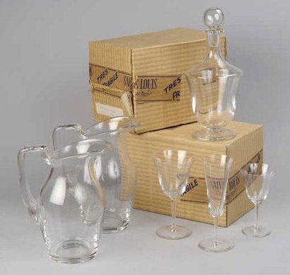 Saint Louis Modèle Azur, partie de verres en cristal comprenant 12 verres à vin,...