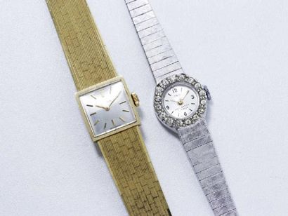CYMA Montre bracelet de dame en or, cadran carré argenté avec index appliqués. Mouvement...