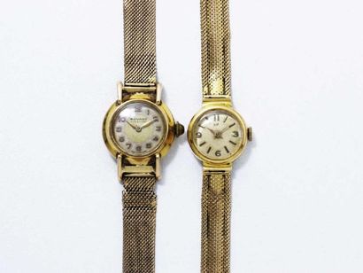 null Lot en or composé de 2 montres de dame, l'une signée Movado, l'autre Lip. Vers...