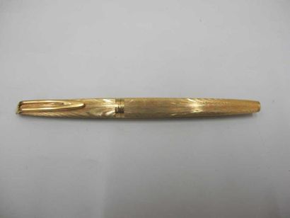 WATERMAN CF Stylo plume à décor moiré, plaqué or, plume or 18 carats, dans sa bo...