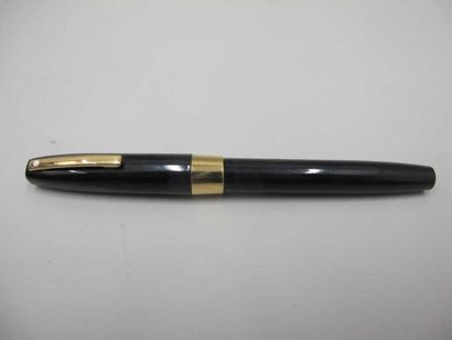SHEAFFER Noir et or, plume losange plaquée or, 12.9 cm