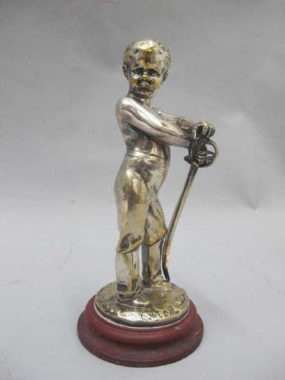 Louis KLEY (1833-1911) Petite statuette en bronze argenté représentant un enfant...