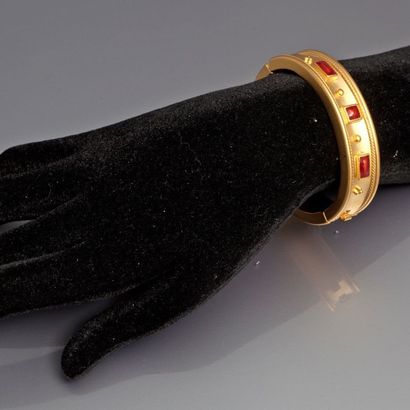 null Sphinx - (années 1990 - Grande Bretagne) Bracelet rigide en laiton doré massif...
