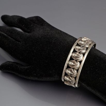null Travail Egyptien - (années 1980) Bracelet rigide en argent poinçonné orné de...