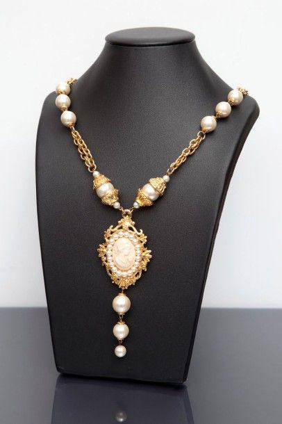 null Jacky de G. - (années 1980) Collier baroque en maille de laiton doré et de perles...