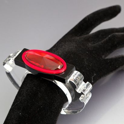 null JMP Paris - (années 2000) Bracelet manchette en plexi transparent, résine rouge...