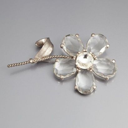  Christian Dior boutique - (années 1970) Importante broche " Fleur " en métal argenté...