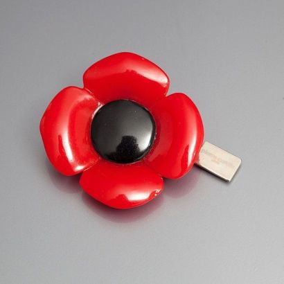 null Pierre Cardin - (années 1970) Broche " Coquelicot " en résine moulée rouge et...