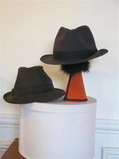 null Lot de 4 chapeaux