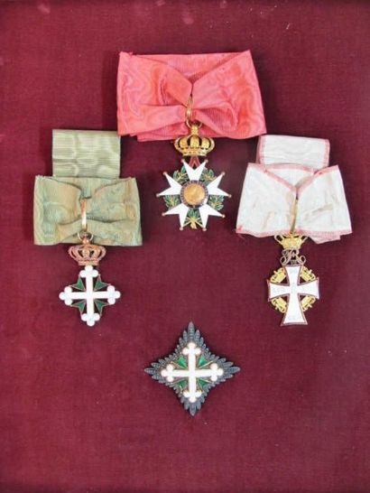 null Cadre renfermant: Une Commandeur de la Légion d'Honneur en or. Cravatte. Epoque...