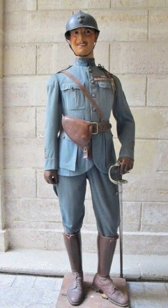 null Mannequin d'un Colonel d'Infanterie en tenue bleue horizon comprenant tunique,...
