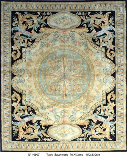 null Important tapis de style savonnerie décor rappelanr les tapis du XVII°Siècle(...
