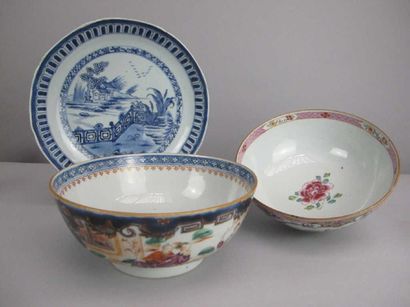 ASIE CHINE Epoque QIANLONG (1736 - 1795) Ensemble comprenant deux bols et une coupe...