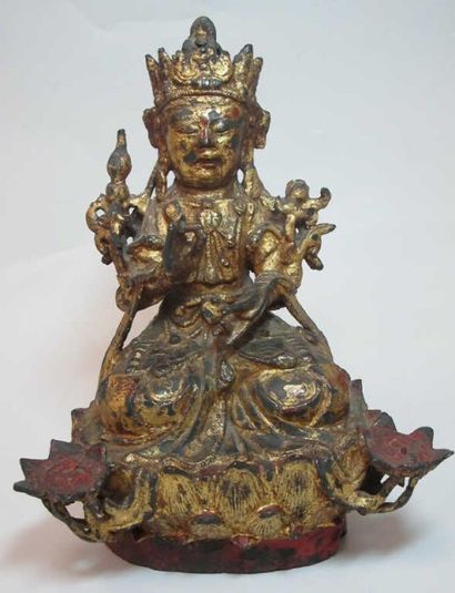 CHINE, période MING , XVIe-début XVIIe siècle Sujet en bronze laqué or représentant...