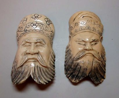 ASIE Deux masques en ivoire, représentant des sages du Tao Chine, vers 1920 H: 11...