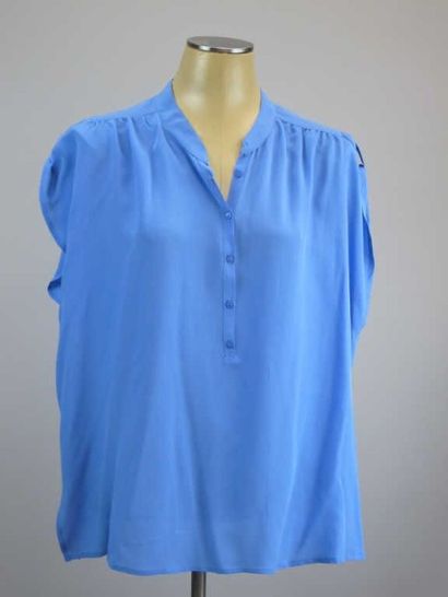 null Gérard Darel. Chemise bleue manches courtes, taille 42. Etat neuf.