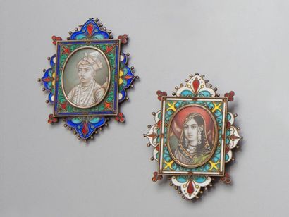 null Ensemble de 2 portraits miniatures peints sur ivoire d'un homme et d'une femme...