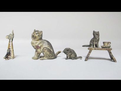 null Ensemble de 4 bronzes de Vienne représentant deux chats, un chat assis sur un...