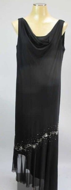 null Anonyme. Robe longue mousseline noire, rebrodée, sans manches, taille 21. Bon...