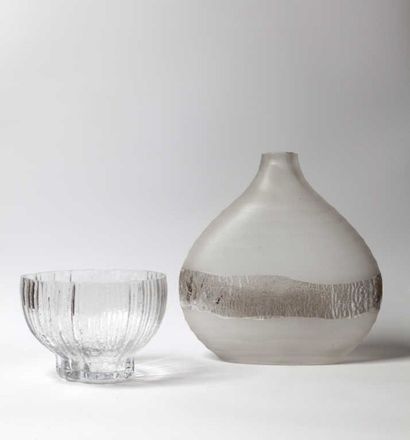 Travail de Murano, vers 1960 Vase gourde en verre taillé et sablé et décoré de marbrures...