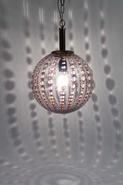 VISTOSI (éditeur) Suspension, vers 1970 Boule en verre soufflé de Murano avec décor...