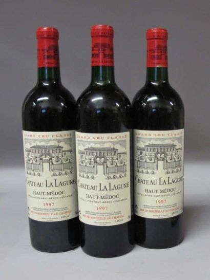 null 3 Bouteilles CHÂTEAU LA LAGUNE 1997 - Médoc 1 niveau bas goulot.