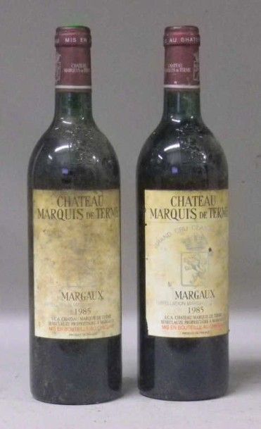 null 2 Bouteilles CHÂTEAU MARQUIS DE TERME 1985 - Margaux Etiquettes tachées.