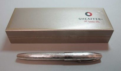 SHEAFFER Stylo plume modèle Legacy en argent 925°/°° gravé de motifs de cartouches,...
