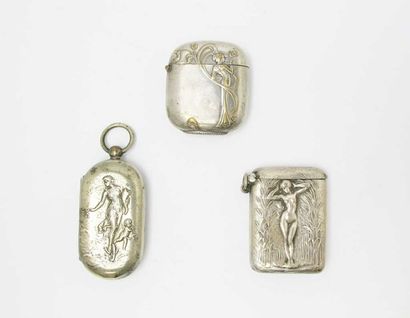 null Boîte à allumettes en argent figurant une femme fumant dans un entrelacs de...