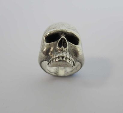 null Bague tête de mort en argent, vers 1990.
Poids: 45 g. (identique à celle de...