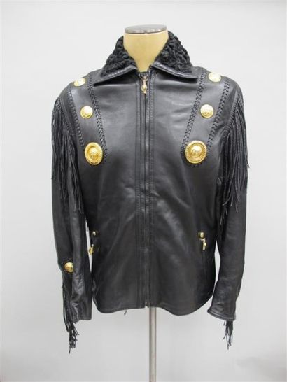 GIANNI VERSACE Très beau blouson de femme vintage ( vers 1980) cintré en cuir noir,...