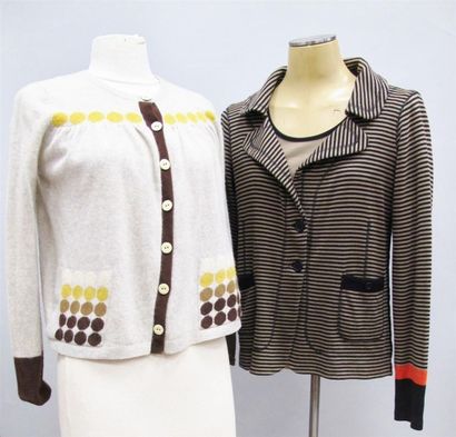 SONIA RYKIEL et ORLA KIELY Lot comprenant un twin-set rayé noir et beige en coton,...