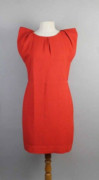 SINEQUANONE Robe corail en crêpe, petites manches froncées. Taille 38. Bon état.