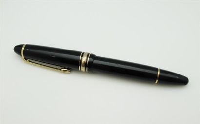 null MONTBLANC Meistertück 146, stylo plume, plume or 18k, avec écrin.