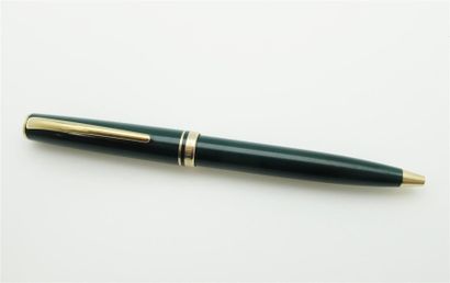 null MONTBLANC. Stylo bille Génération, résine verte.