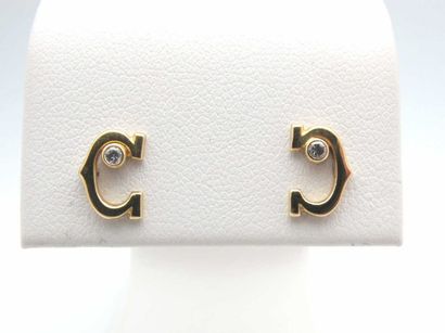 null CARTIER Boucles d'oreilles en or jaune 750°/oo (18 k), à décor de C" ponctué...