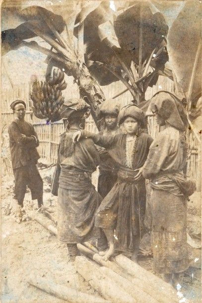 null 1905
Groupe de personnes de l'ethnie Mans.
Province de Lao Kay.
Photographie...