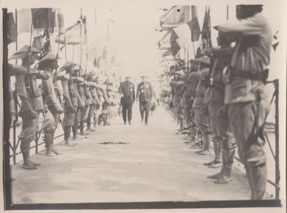 null 1921.
L'arrivée à Tourane (?à Nang) du Maréchal Joffre le 31 décembre 1921.
8...