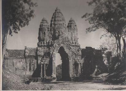 null Cambodge.
Un ensemble de 11 photos du site d'Angkor Vat.
11 tirages d'époque...