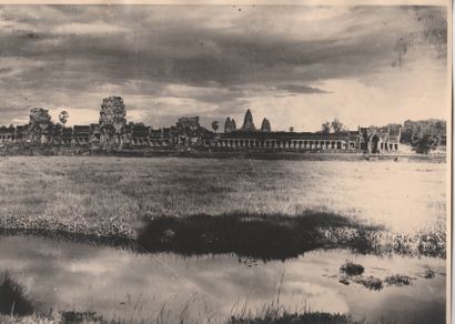 null Cambodge.
Un ensemble de 11 photos du site d'Angkor Vat.
11 tirages d'époque...