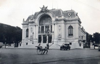 null Deux albums de photographies de famille
Indochine et autres, vers 1935-1940
Un...