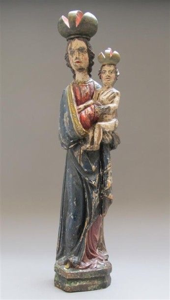 null Vierge à l'enfant en bois polychrome (couronne rapportée). H. : 63 cm.