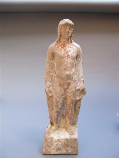 Grande figurine d'éphèbe présentée sur une...